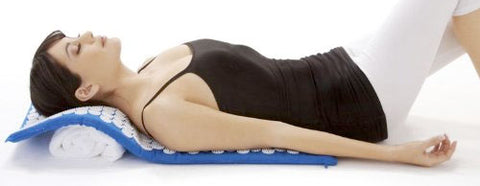 Comment utiliser un tapis d'acupression pour les maux de dos