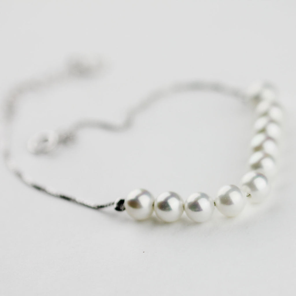 pearl and white gold bracelet