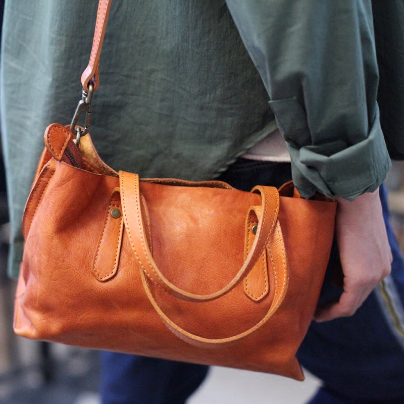 leather tote bag with shoulder strap