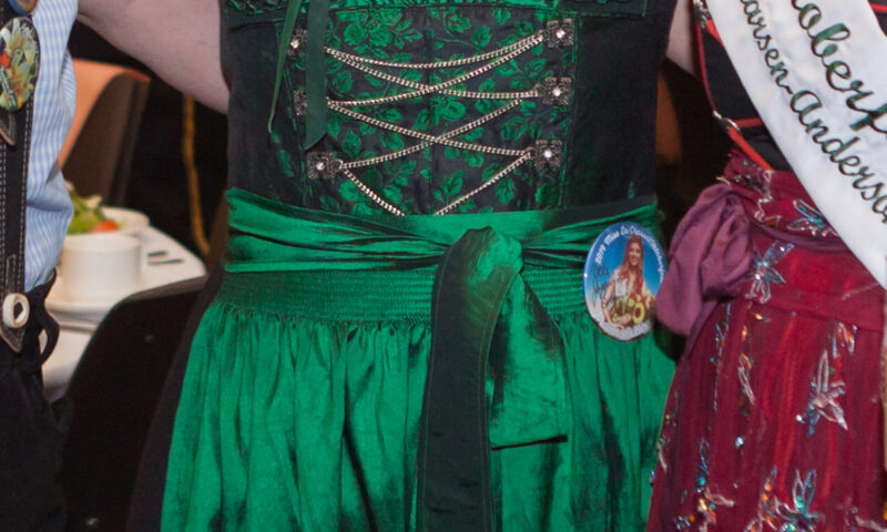 dirndl schleife welche seite