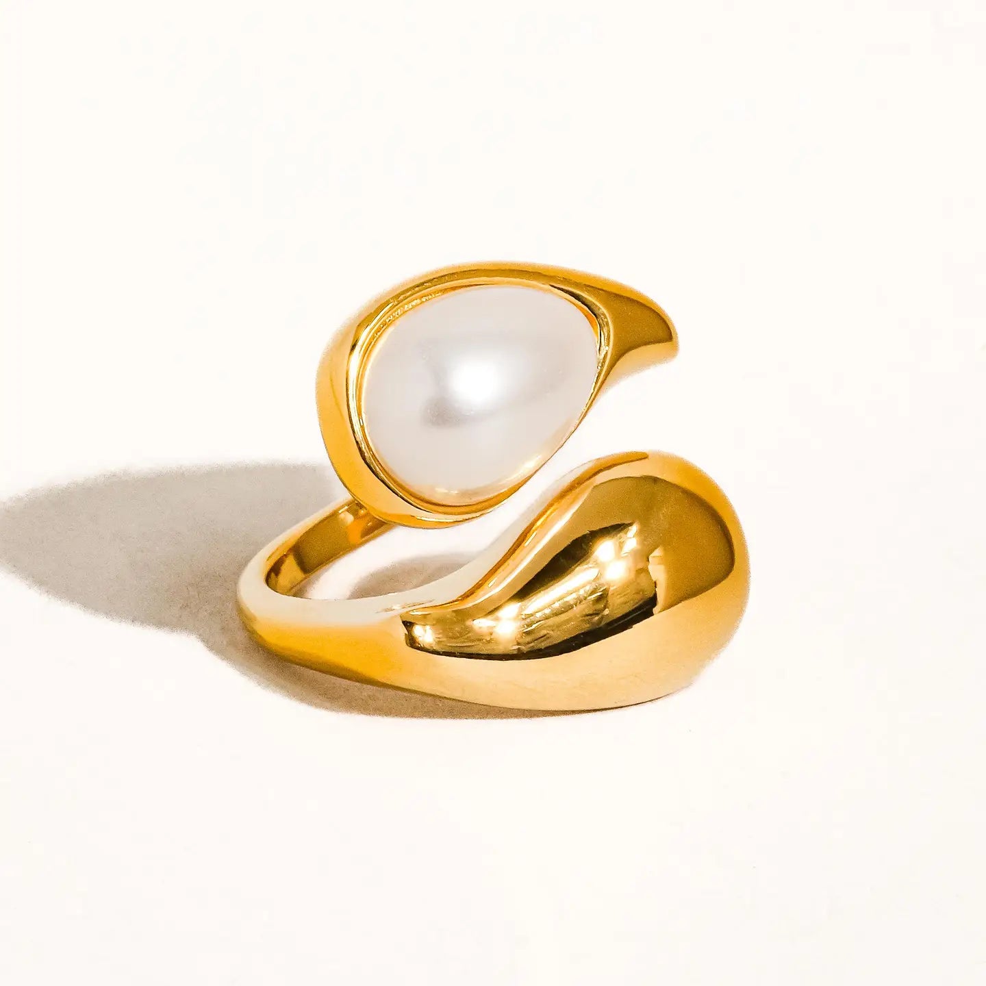 Wavy Pearl Ring