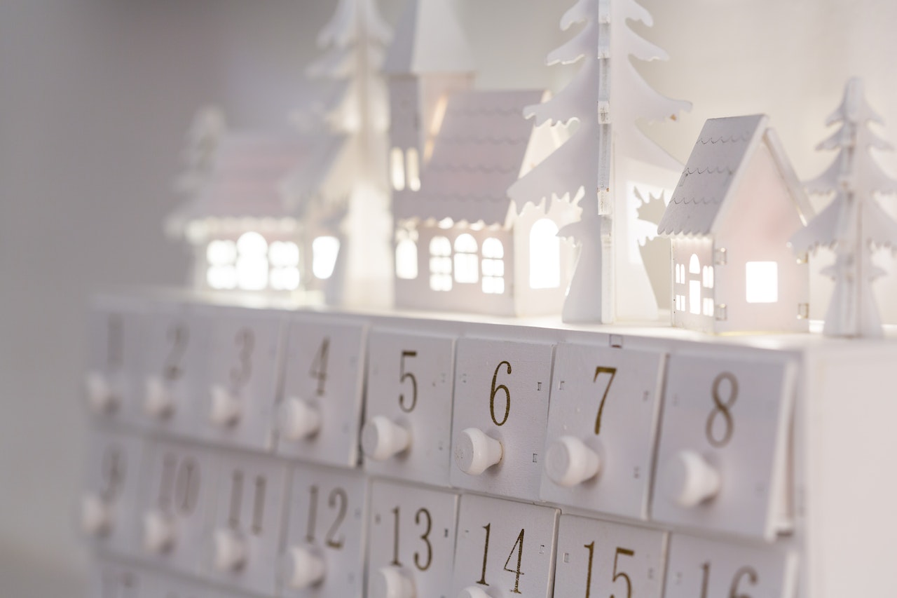 Advent calendars are one of the best-known surprise calendars, but these novelties are suitable for nearly any occasion.