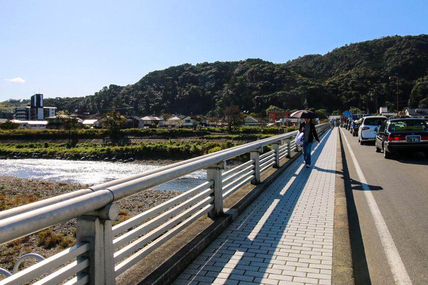 Le pont qui enjambe la rivière Katsura sur le Shijo dori, près de Matsuo Taisha.