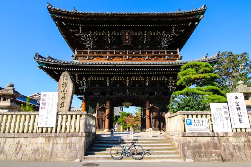 The Seiryō-ji Temple which we pass on our cycling route.