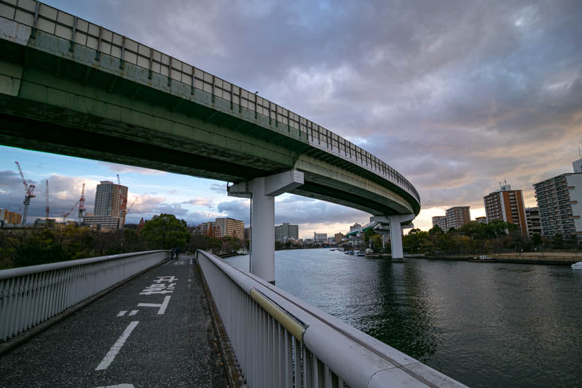 The beautiful cycling path along the Oo river in Osaka.