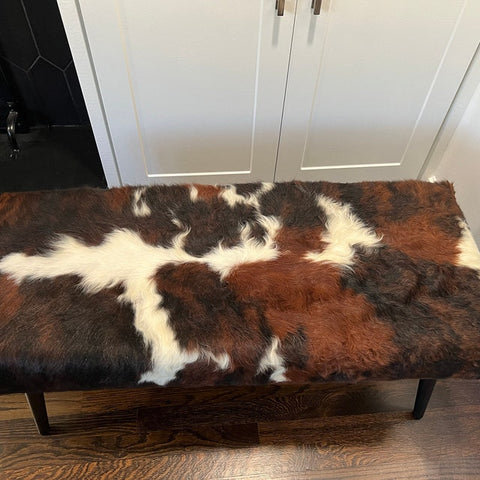 A cowhide rug is a natural, eco-friendly way to add some southwestern flair to your home décor. They’re also durable and easy to care for, making them ideal for busy families or anyone who wants a low-maintenance floor covering.