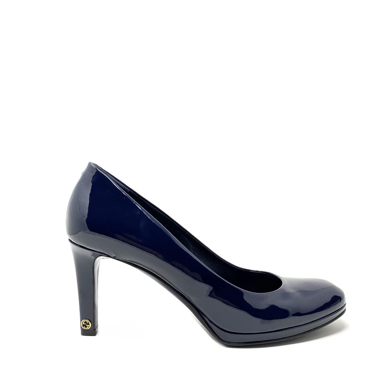 navy round toe pumps