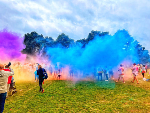 Colour powder cloud