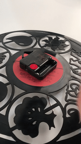 VinylClockArt clocks works on a single AA battery