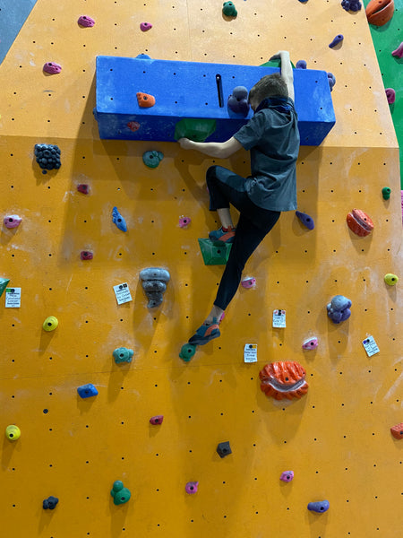 wear stretchy clothing when rock climbing