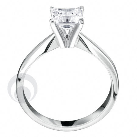 Классическое кольцо с одним бриллиантом