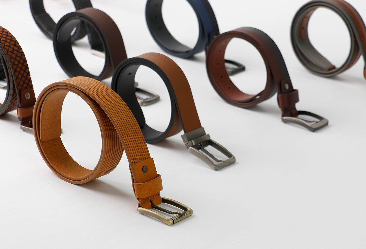 Cinturones para hombre: por qué deberías llevar hebillas grandes este  verano