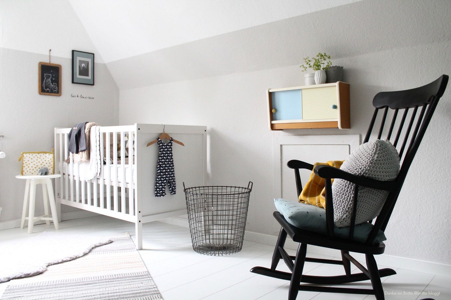 Beige als Wandfarbe fuer das Kinderzimmer.