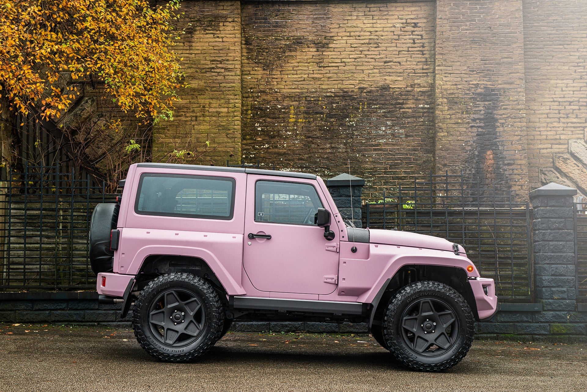 In The Pink: Chelsea Truck Company Black Hawk edition - Project Kahn