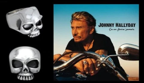 Bague de Johnny Hallyday sur la couverture de ça ne finira jamais