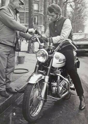 Johnny Hallyday et sa Norton Atlas 750