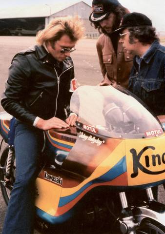 Johnny Hallyday sur sa Kawazaki 900 z1 en 1974