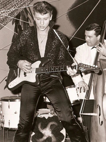 Tenue de scène de Johnny Hallyday au concert à l'Alhambra en 1960                            