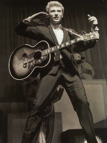 Tenue de scène de Johnny Hallyday au concert à l'Olympia en 1964                            