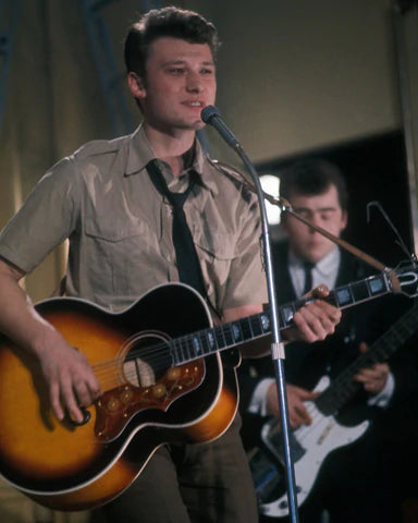Tenue de scène de Johnny Hallyday au concert lors de son service militaire entre 1964 -1965