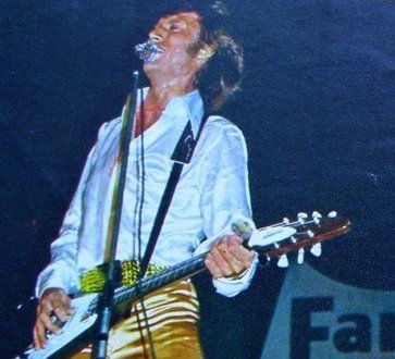 Tenue de scène de Johnny Hallyday lors de la tournée des îles en 1972