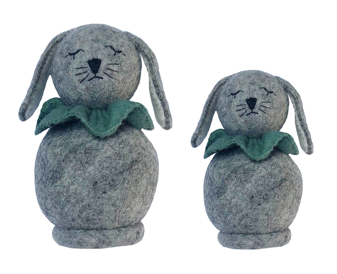 Se Grå kanin dukke til leg og pynt - Gamcha - Small (16 cm) hos Luxbaby.dk