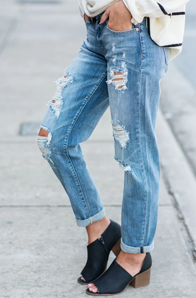 mærke Sophie Minefelt How to Style Ripped Jeans: The Dos and Don'ts – Shop The Mint