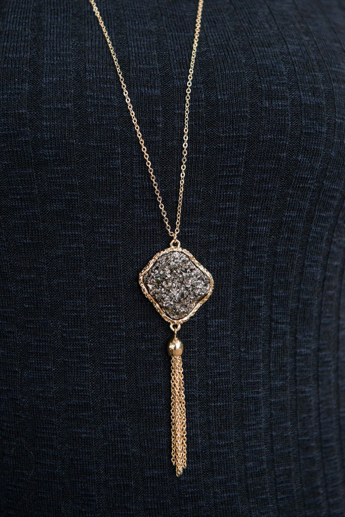 Druzy Daze Necklace, Charcoal – The Mint Julep Boutique