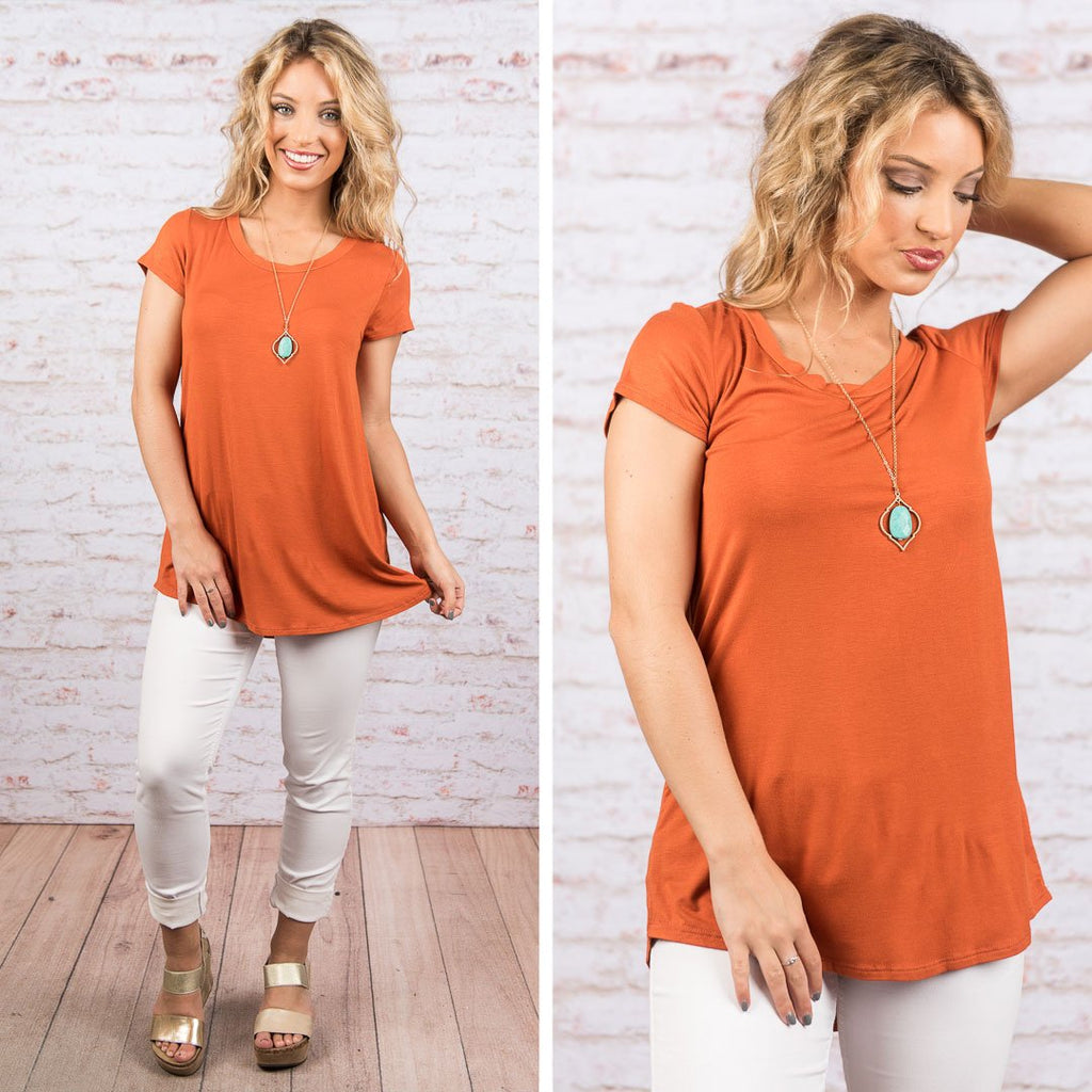 She's So Lucky Tee, Rust – The Mint Julep Boutique
