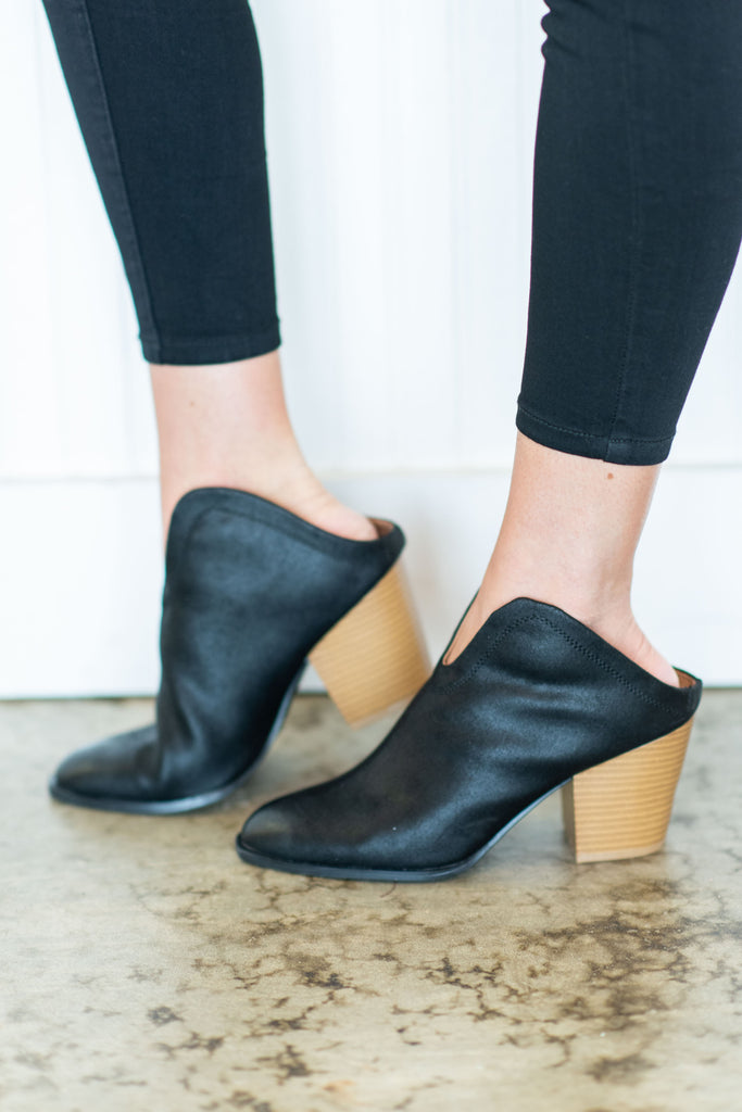 heeled, black, closed toe, open back, mule