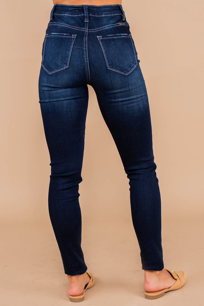 Sleek And Chic Dark Wash Skinny Jeans - Classic Jeans – The Mint Julep ...