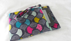 Quick Kindle Pouch sewing pattern tutorial on loreleijayne