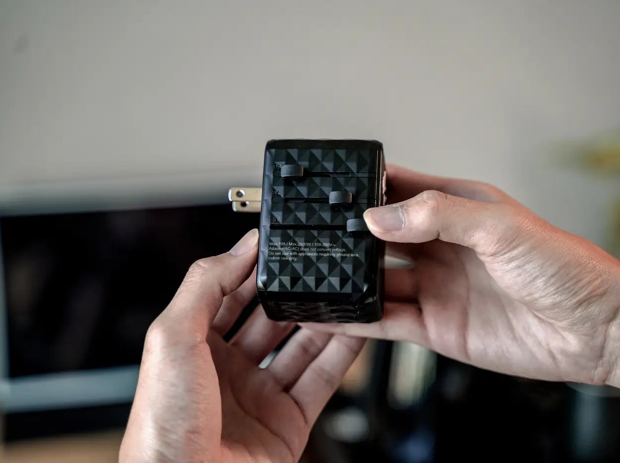 The Ultimate Travel Tech Duo: Gear Up with Zeus-X GO and TravlMate 70W GaN Charger