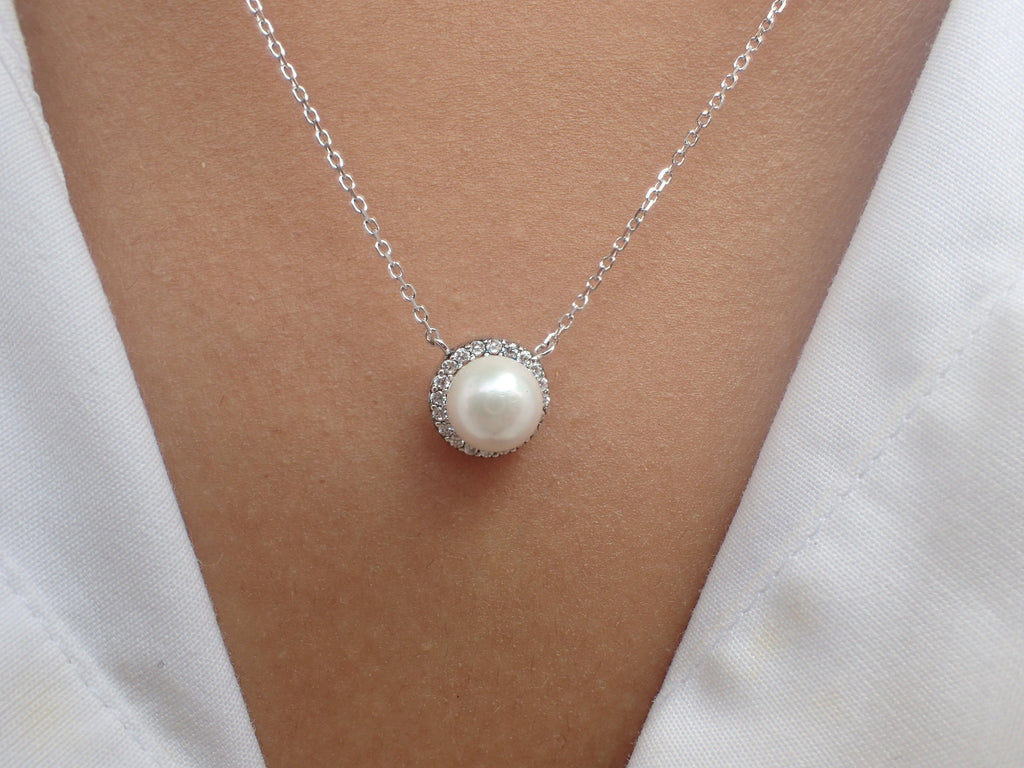 single pearl necklace with diamond