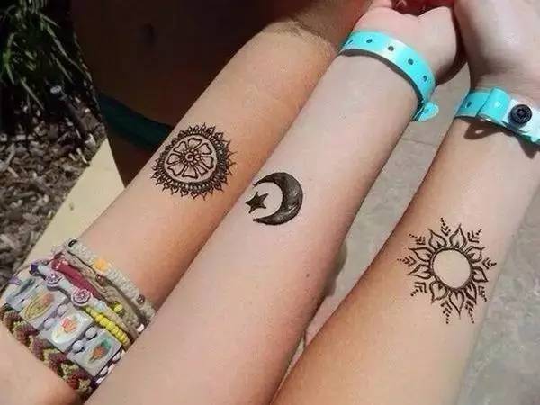 henna tattoo