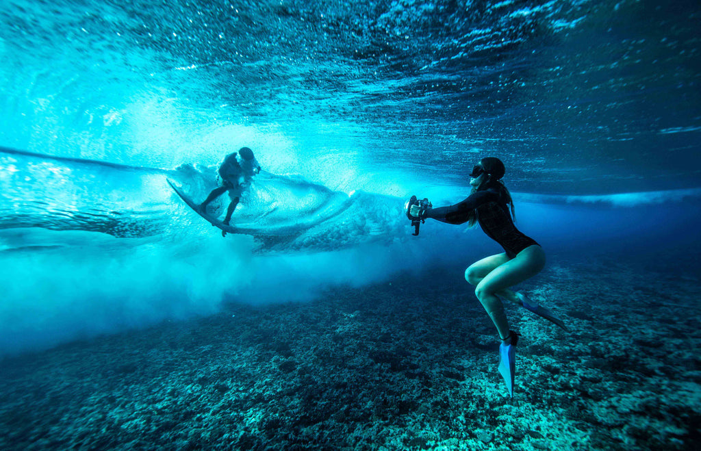 Photographie surf extreme FLYINGCLOUD SWIMWEAR TAHITI LEA LH PROD