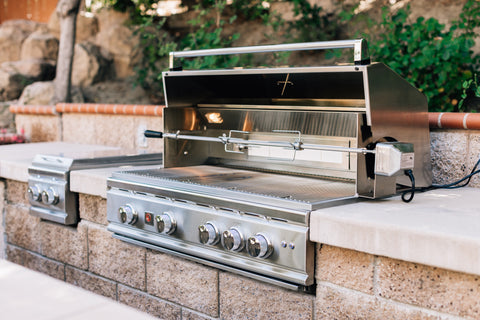 The built-in TRL Grill with side burner