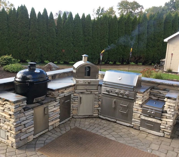 A Rustic and Relaxing Outdoor Kitchen to Take in the Landscape