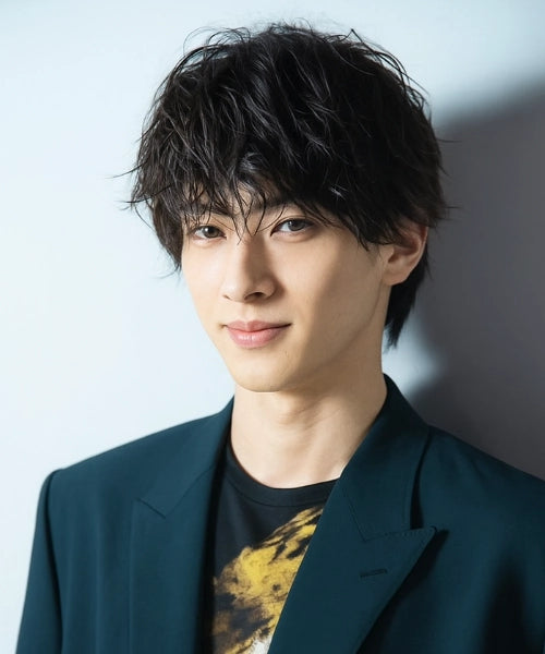 Messy bowl cut with tousled layers and natural volume for an easy, trendy look.