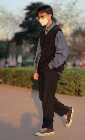business casual with sneakers outfit example