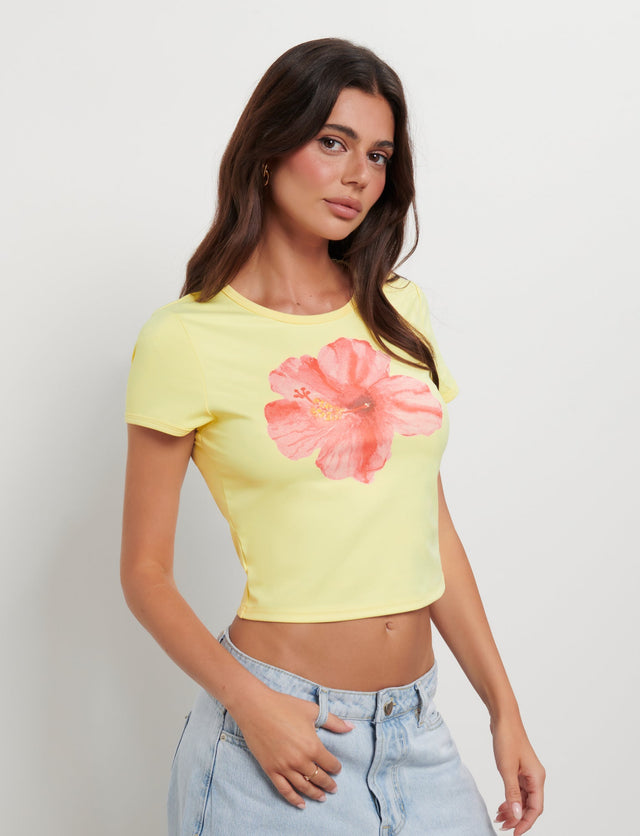 JOVANA TEE - YELLOW : MACRO FLORAL : HIBISCUS