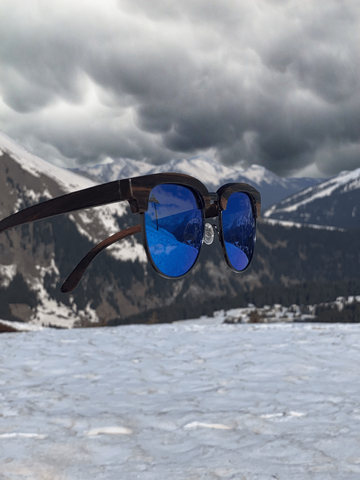 lunettes de soleil en bois montagne neige