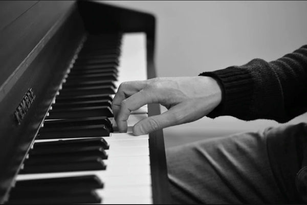 10 techniques to help you play piano songs like a professional pianist