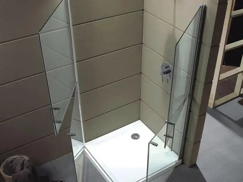 Box doccia disabili con due porte divise a metà