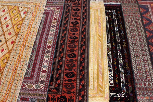 Difference between Rugs and Carpets to 