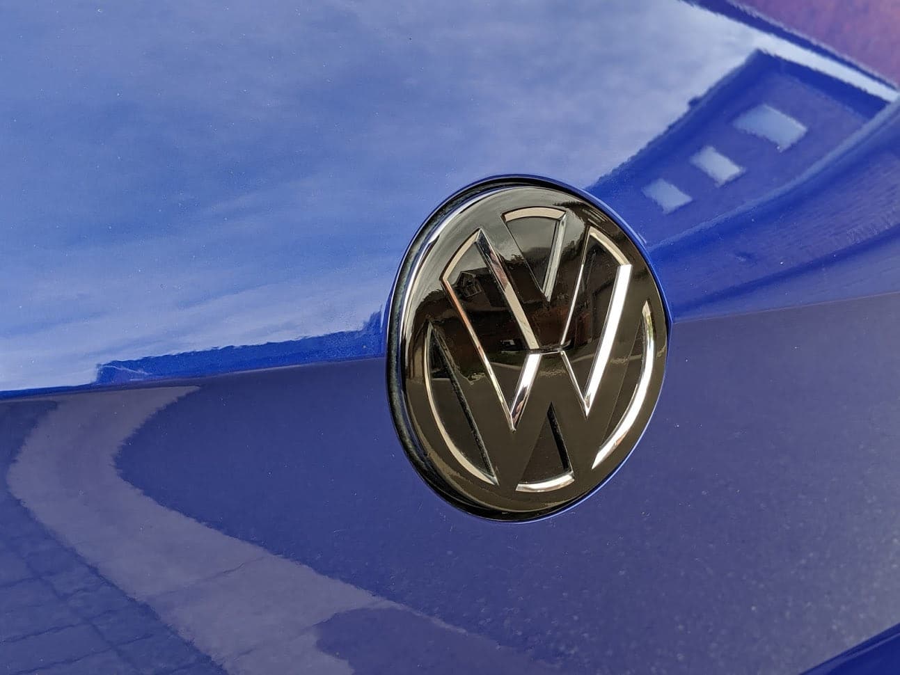 VW Golf 7 VII Facelift Front Emblem Schwarz Weiß Zeichen Vorne GTI GTD TCR  ACC