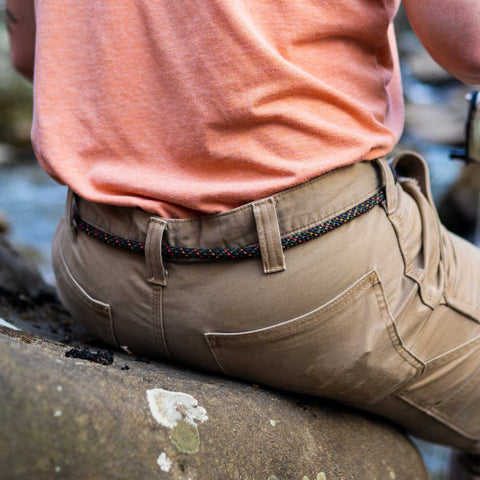 guy wearing a belt while out on a hike