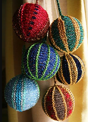 Decorating this Holiday Season by Knitting Your Own Christmas Ornaments