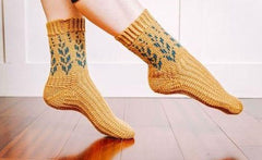 Free Cozy Sock Patterns for the Fall Months | Floral socks crochet patterns