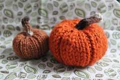 Free Crochet and Knit Patterns for Thanksgiving | knitting & crochet fall patterns perfect for the Thanksgiving season